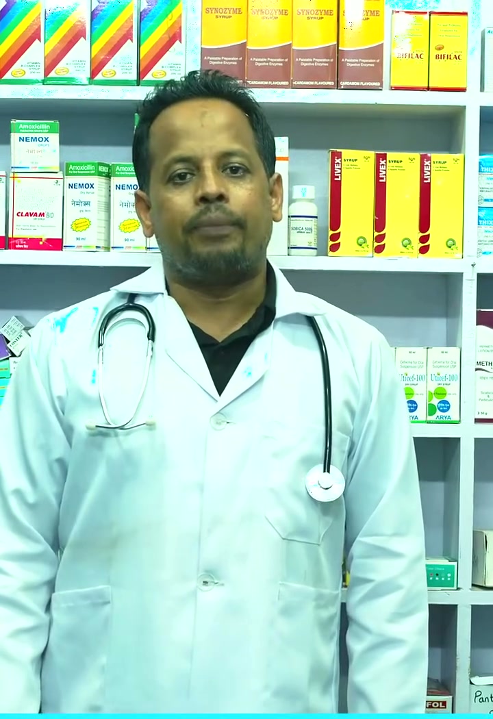 Dr. Irshad Alam Ansari speaking about kidney care at the medical hall